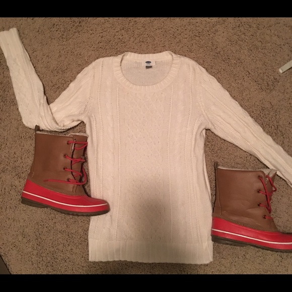 Old Navy Cream Cable Knit Sweater - Picture 1 of 2